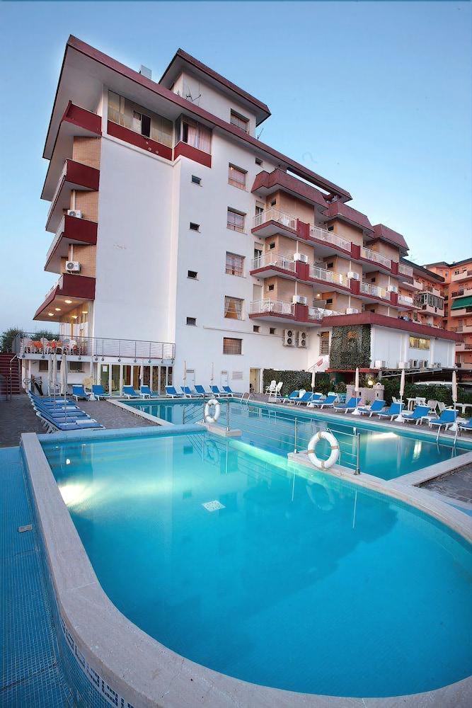 Gallia Club Hotel เชเซนาติโก ภายนอก รูปภาพ