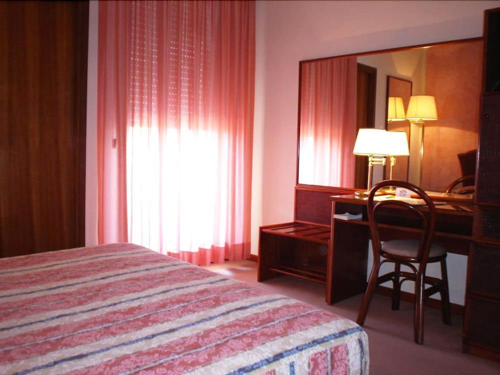 Gallia Club Hotel เชเซนาติโก ภายนอก รูปภาพ