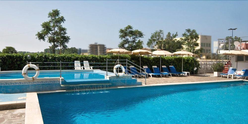 Gallia Club Hotel เชเซนาติโก ภายนอก รูปภาพ